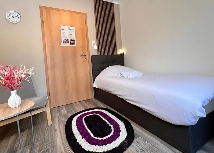 Your Private Bedroom Near Central Station Perfect For Solo Travelers